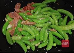 甜豆炒腊肠的做法图解7