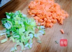 胡萝卜葱花炒饭的做法图解1