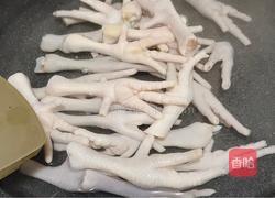 鸡爪焖黄豆的做法图解1
