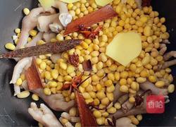 鸡爪焖黄豆的做法图解5