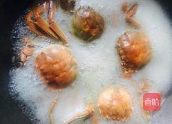 香辣河蟹的做法图解1