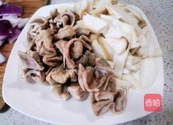 杏鲍菇炒肥肠的做法图解1