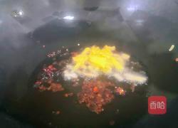 杏鲍菇炒肥肠的做法图解5