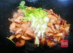 杏鲍菇炒肥肠的做法图解9