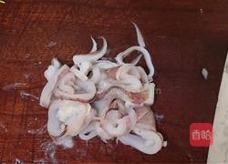 鱿鱼炒西芹的做法图解2