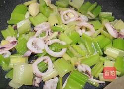 鱿鱼炒西芹的做法图解11