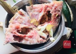 剁辣椒蒸鱼头的做法图解1