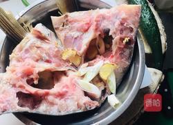 剁辣椒蒸鱼头的做法图解2