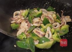 青椒炒鱿鱼的做法图解6