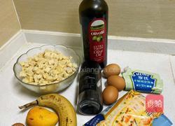 馒头丁水果披萨的做法图解1