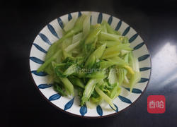 西芹拌桃仁的做法图解6