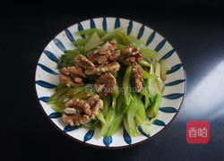 西芹拌桃仁的做法图解10