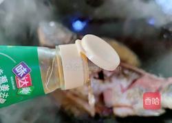 鲫鱼白玉汤的做法图解3