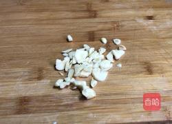 枸杞核桃炝白菜的做法图解3