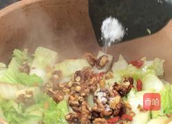 枸杞核桃炝白菜的做法图解7