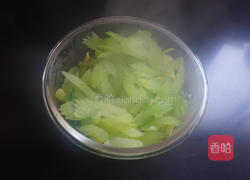 西芹滑蛋的做法图解4