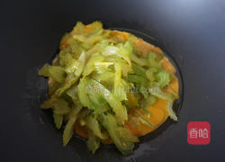 西芹滑蛋的做法图解7