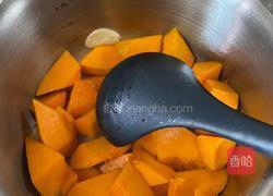 黄金南瓜汤的做法图解3