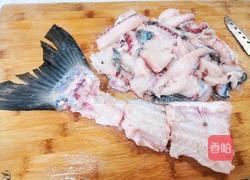 芹根鱼骨汤的做法图解2