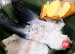 芹根鱼骨汤的做法图解3