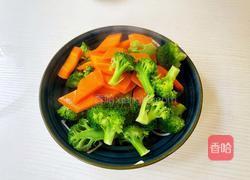 西兰花胡萝卜炒鸡胸肉的做法图解5