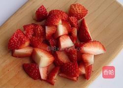 草莓西米牛乳杯的做法图解1