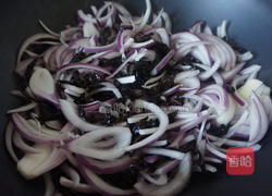 洋葱木耳炒肉丝的做法图解9