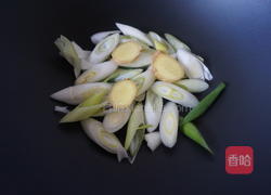 不加一滴油的干烧鲳鱼的做法图解3