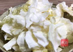 腊肉炒包菜的做法图解1