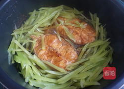  莴笋炖鱼 的做法图解10