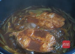  莴笋炖鱼 的做法图解11