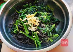 凉拌蕨根粉的做法图解1