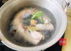 锅仔酸菜白肉的做法图解1