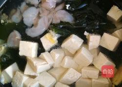 裙带菜虾仁鸡蛋豆腐汤的做法图解5