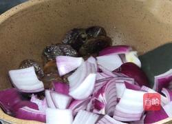 青椒洋葱炒香肠的做法图解5