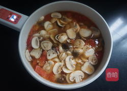 菌菇番茄减脂汤的做法图解5