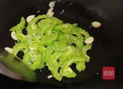 苦瓜炒蛋的做法图解5
