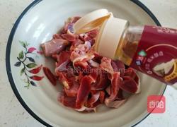 芹菜炒鸡胗的做法图解2