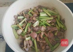 芹菜炒鸡胗的做法图解8