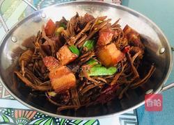红烧肉焖菜树菇的做法图解12
