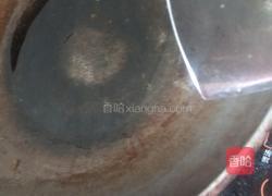 蒜苔炒油炸肉的做法图解2