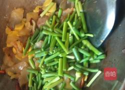 蒜苔炒油炸肉的做法图解5