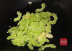 玉米笋炒苦瓜的做法图解5