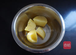 荠菜炒土豆疙瘩的做法图解2