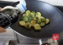 Illustration of how to stir-fry potato gnocchi with shepherd's purse 14