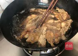 Illustration of how to make fried small yellow croaker with crispy bones 8