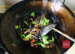 木耳西芹炒过油肉的做法图解11