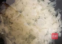 电压力锅冰糖银耳红枣梨汤的做法图解3