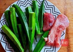 秋葵炒肉的做法图解1