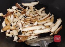 香菇炒荷兰豆的做法图解4